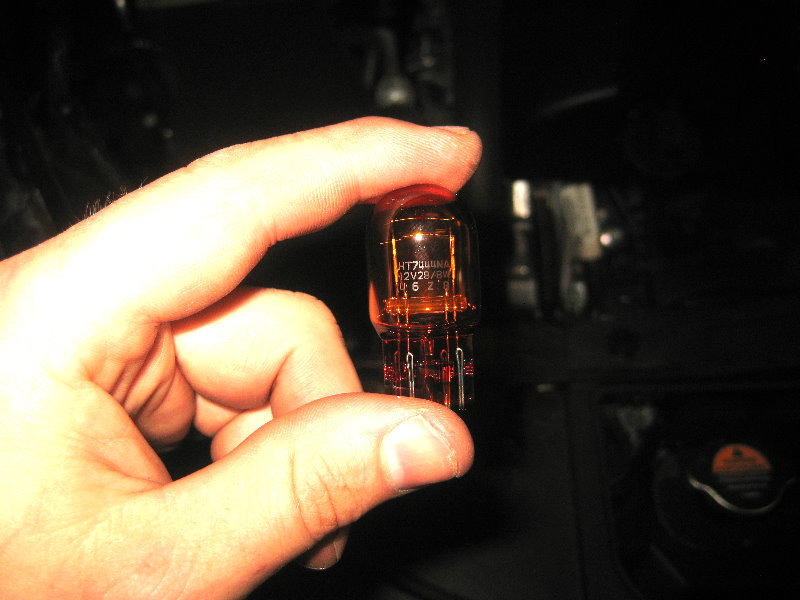 2015-2018-Nissan-Murano-Headlight-Bulbs-Replacement-Guide-035