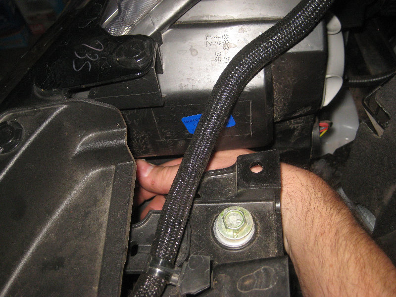 2015-2018-Nissan-Murano-Headlight-Bulbs-Replacement-Guide-038