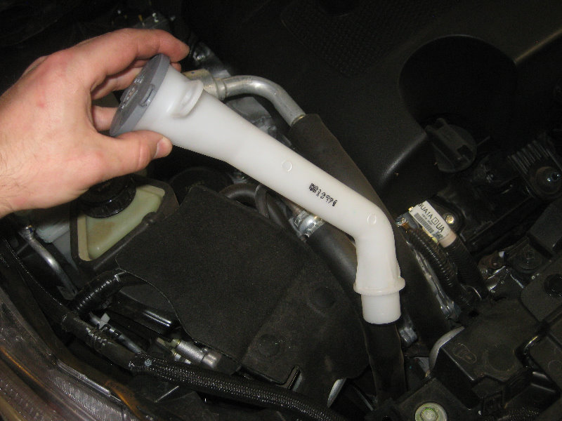 2015-2018-Nissan-Murano-Headlight-Bulbs-Replacement-Guide-039