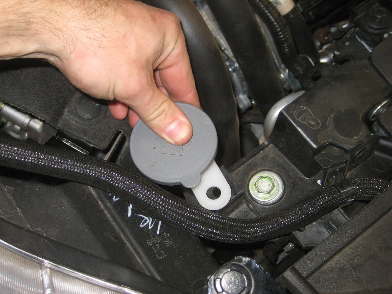 2015-2018-Nissan-Murano-Headlight-Bulbs-Replacement-Guide-040