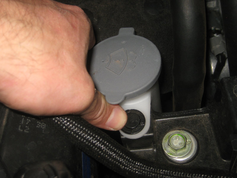 2015-2018-Nissan-Murano-Headlight-Bulbs-Replacement-Guide-041