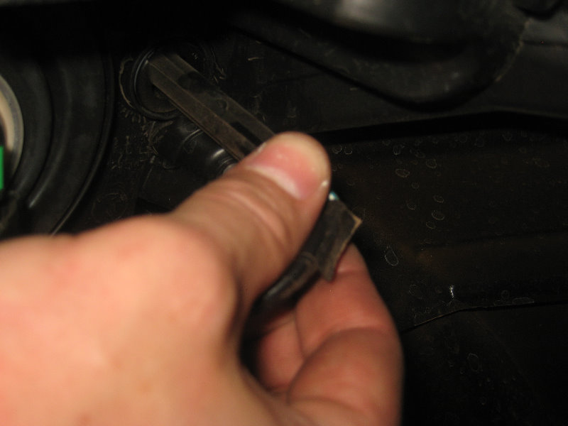 2015-2018-Nissan-Murano-Headlight-Bulbs-Replacement-Guide-044