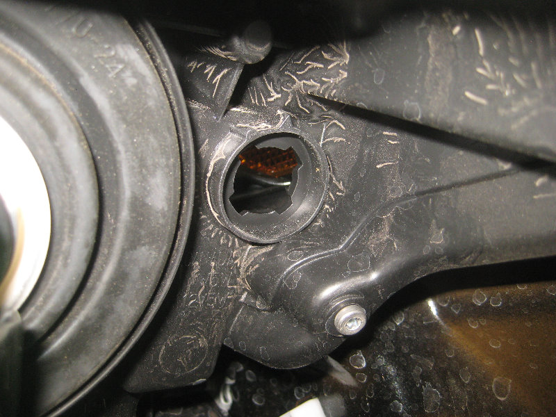 2015-2018-Nissan-Murano-Headlight-Bulbs-Replacement-Guide-048