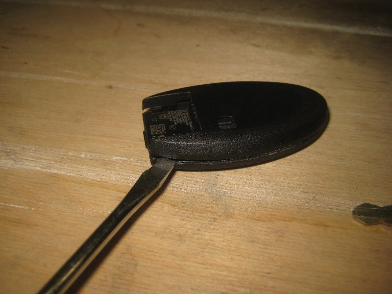 2015-2018-Nissan-Murano-Key-Fob-Battery-Replacement-Guide-007