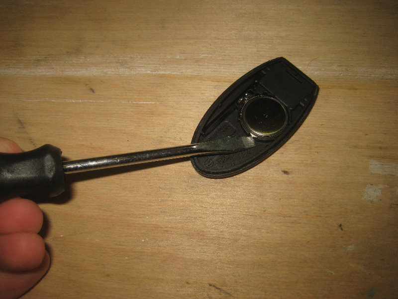 2015-2018-Nissan-Murano-Key-Fob-Battery-Replacement-Guide-010