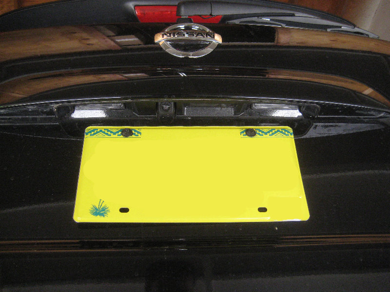 2015-2018-Nissan-Murano-License-Plate-Light-Bulbs-Replacement-Guide-001