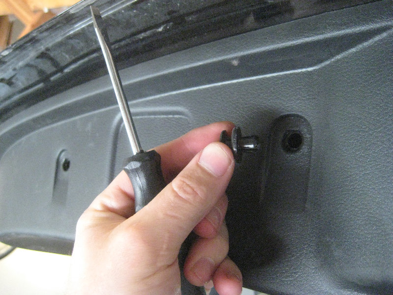 2015-2018-Nissan-Murano-License-Plate-Light-Bulbs-Replacement-Guide-005