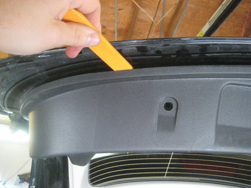 2015-2018-Nissan-Murano-License-Plate-Light-Bulbs-Replacement-Guide-009