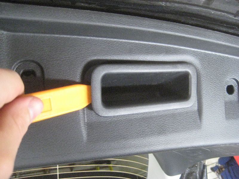 2015-2018-Nissan-Murano-License-Plate-Light-Bulbs-Replacement-Guide-011