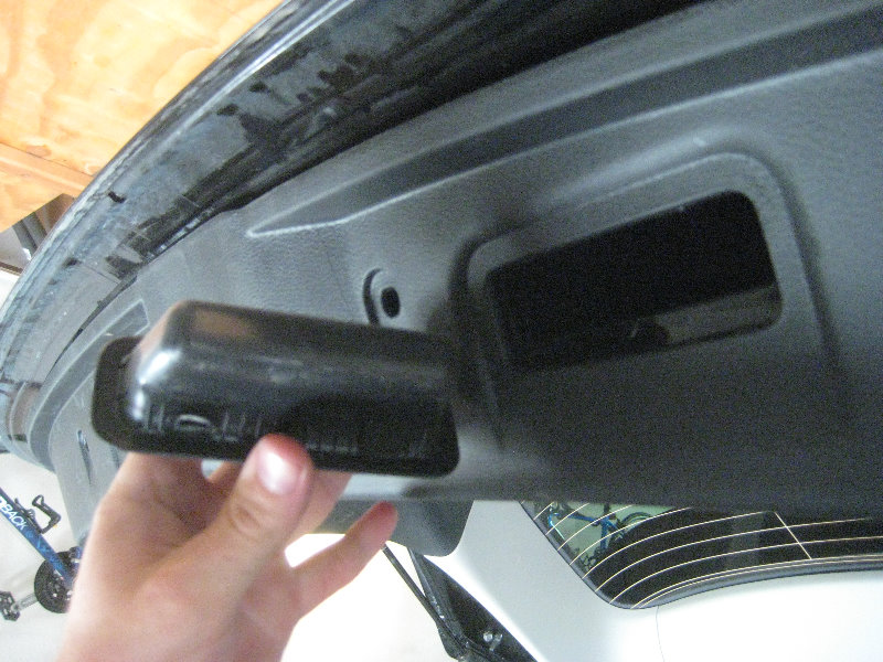 2015-2018-Nissan-Murano-License-Plate-Light-Bulbs-Replacement-Guide-012