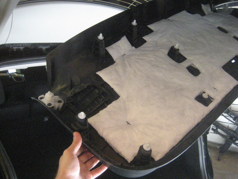 2015-2018-Nissan-Murano-License-Plate-Light-Bulbs-Replacement-Guide-013