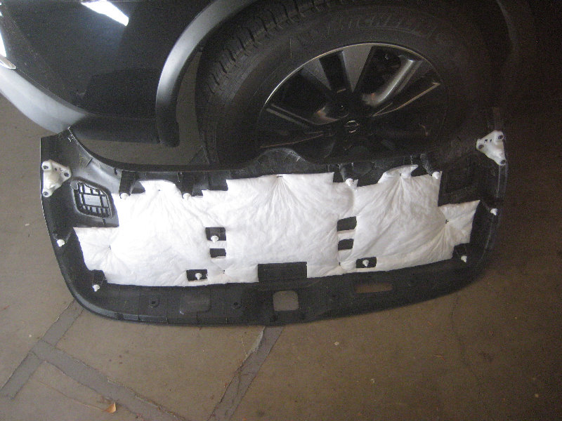 2015-2018-Nissan-Murano-License-Plate-Light-Bulbs-Replacement-Guide-014