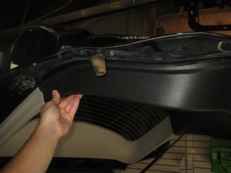 2015-2018-Nissan-Murano-License-Plate-Light-Bulbs-Replacement-Guide-026