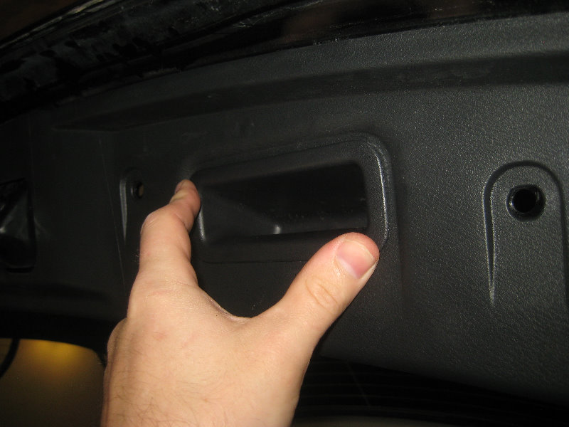 2015-2018-Nissan-Murano-License-Plate-Light-Bulbs-Replacement-Guide-027