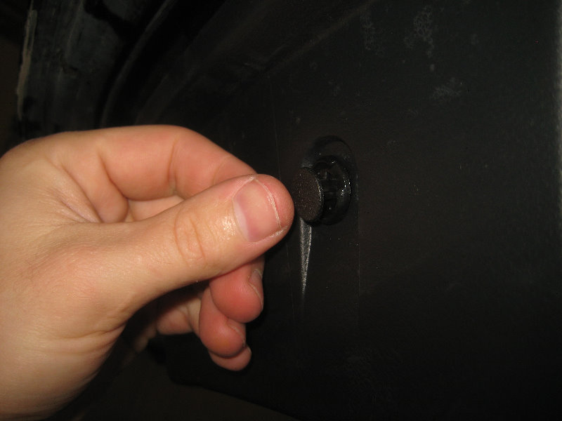 2015-2018-Nissan-Murano-License-Plate-Light-Bulbs-Replacement-Guide-028