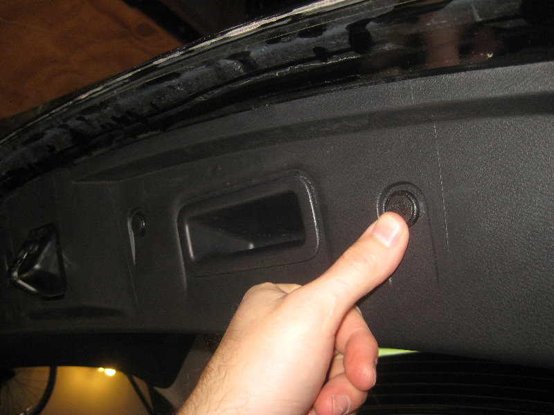 2015-2018-Nissan-Murano-License-Plate-Light-Bulbs-Replacement-Guide-029