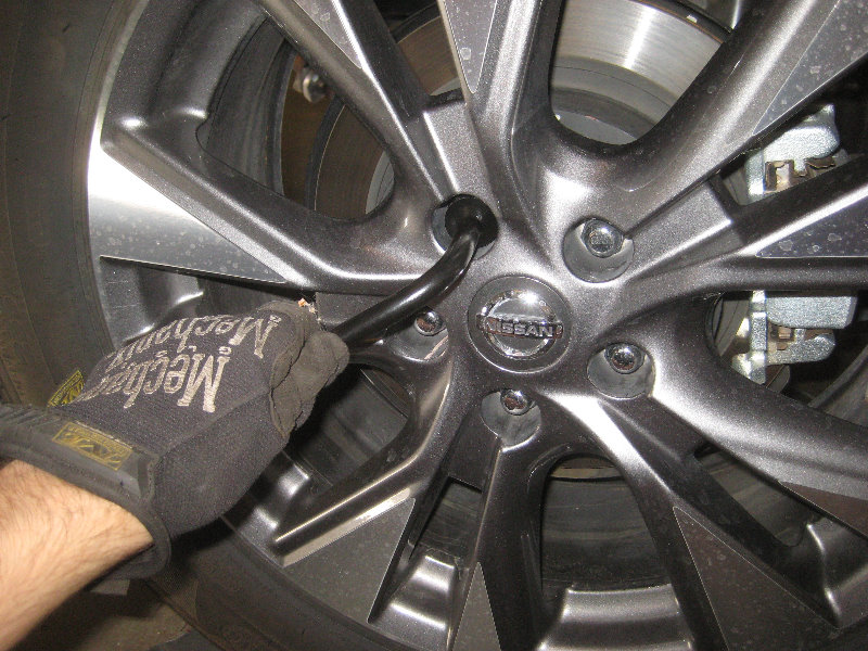 2015-2018-Nissan-Murano-Rear-Brake-Pads-Replacement-Guide-004