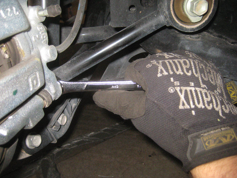 2015-2018-Nissan-Murano-Rear-Brake-Pads-Replacement-Guide-009