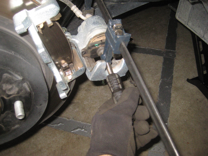 2015-2018-Nissan-Murano-Rear-Brake-Pads-Replacement-Guide-019