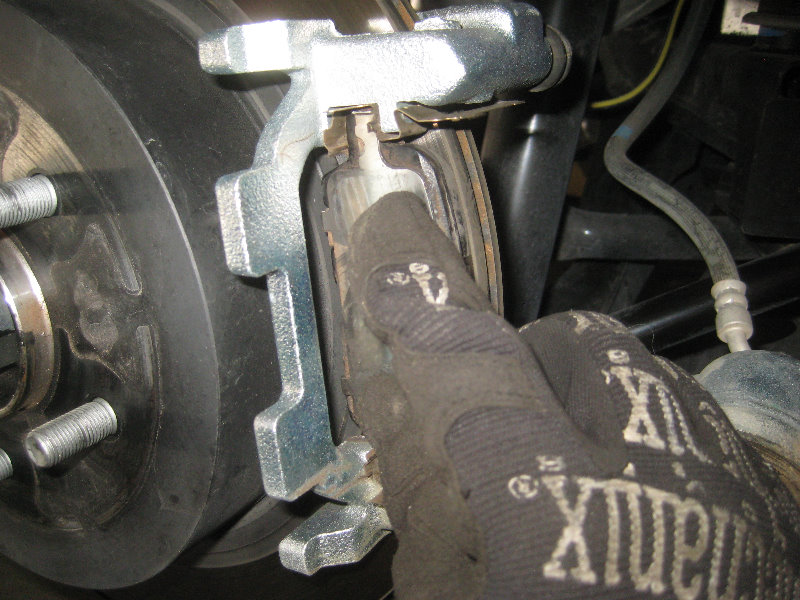 2015-2018-Nissan-Murano-Rear-Brake-Pads-Replacement-Guide-021