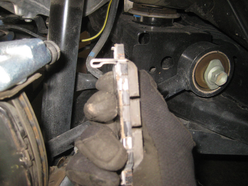 2015-2018-Nissan-Murano-Rear-Brake-Pads-Replacement-Guide-022