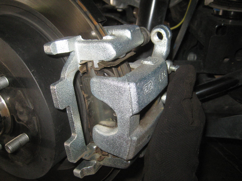 20152018NissanMuranoRearBrakePadsReplacementGuide026