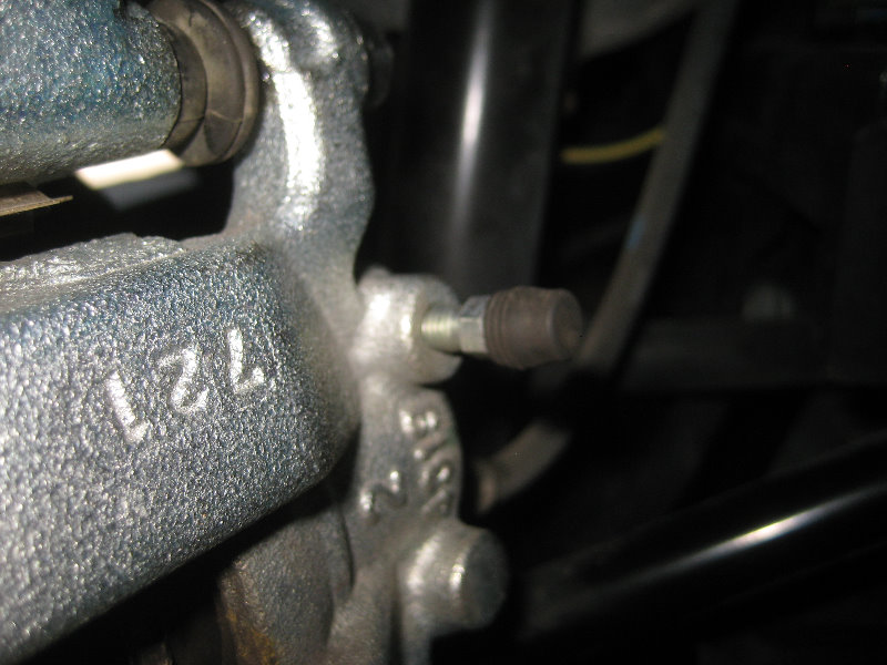 2015-2018-Nissan-Murano-Rear-Brake-Pads-Replacement-Guide-032