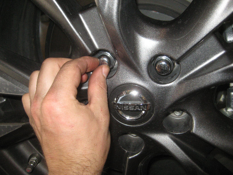 2015-2018-Nissan-Murano-Rear-Brake-Pads-Replacement-Guide-035