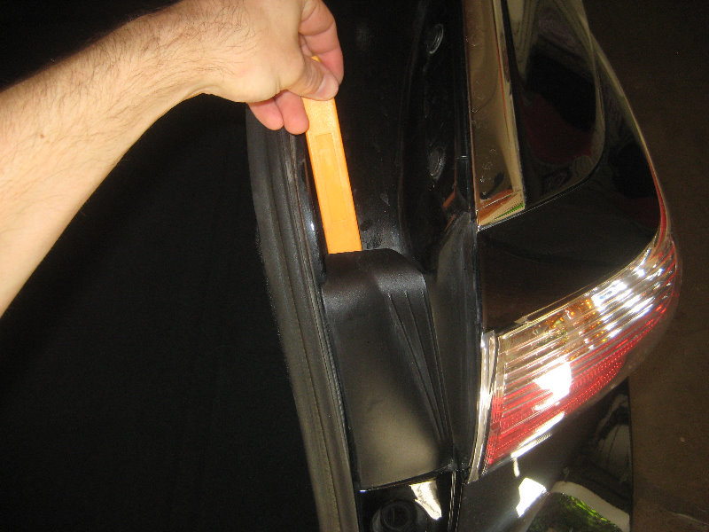 2015-2018-Nissan-Murano-Tail-Light-Bulbs-Replacement-Guide-003