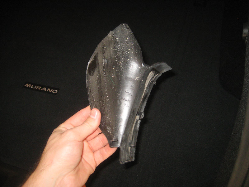 2015-2018-Nissan-Murano-Tail-Light-Bulbs-Replacement-Guide-005