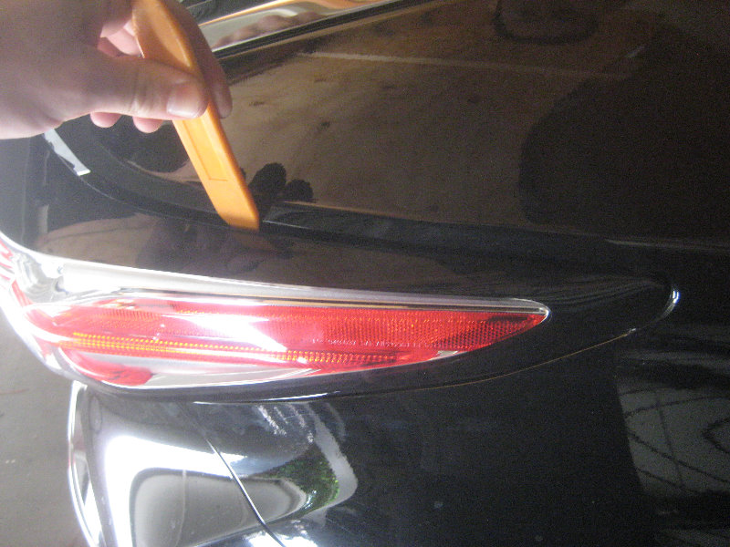 2015-2018-Nissan-Murano-Tail-Light-Bulbs-Replacement-Guide-012