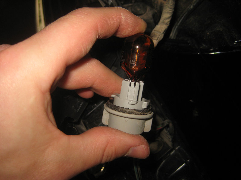 2015-2018-Nissan-Murano-Tail-Light-Bulbs-Replacement-Guide-019