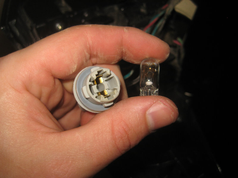 2015-2018-Nissan-Murano-Tail-Light-Bulbs-Replacement-Guide-023