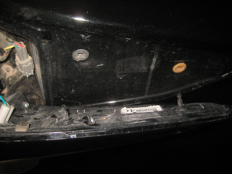 2015-2018-Nissan-Murano-Tail-Light-Bulbs-Replacement-Guide-026