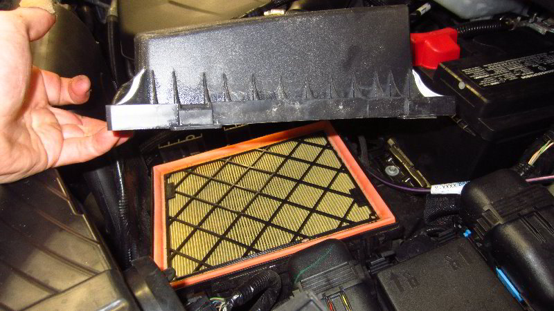 2015-2019-Ford-Edge-Engine-Air-Filter-Replacement-Guide-008