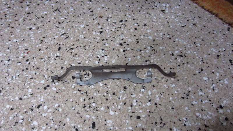 2015-2019-Ford-Edge-Front-Brake-Pads-Replacement-Guide-010