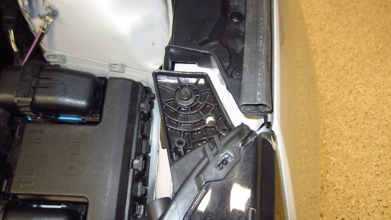 2015-2019-Ford-Edge-Front-Turn-Signal-Light-Bulbs-Replacement-Guide-004