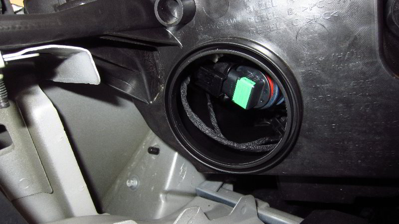 2015-2019-Ford-Edge-Headlight-Bulbs-Replacement-Guide-005