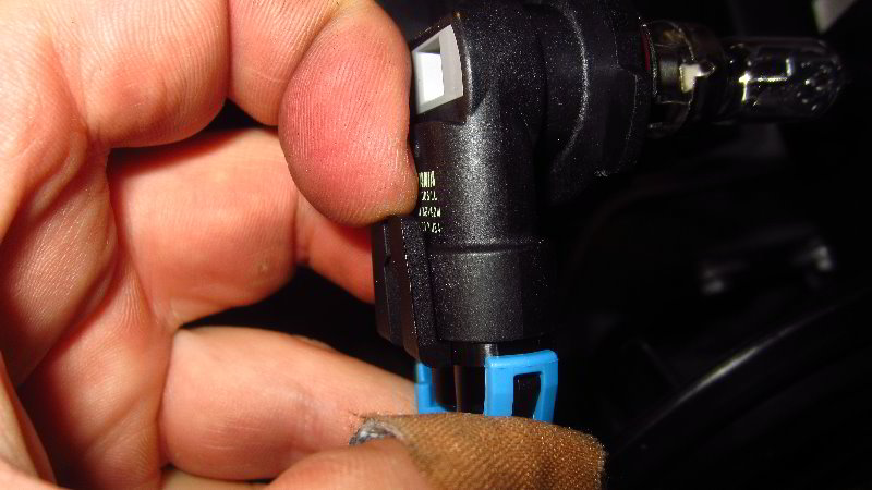 2015-2019-Ford-Edge-Headlight-Bulbs-Replacement-Guide-021