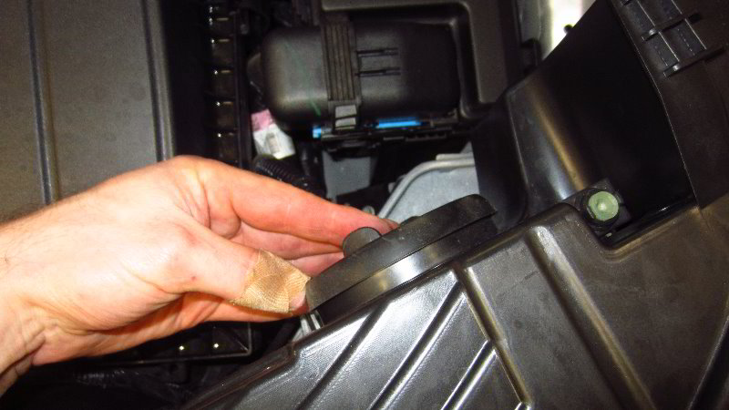 2015-2019-Ford-Edge-Headlight-Bulbs-Replacement-Guide-028