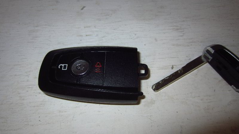 2015-2019-Ford-Edge-Intelligent-Key-Fob-Battery-Replacement-Guide-004
