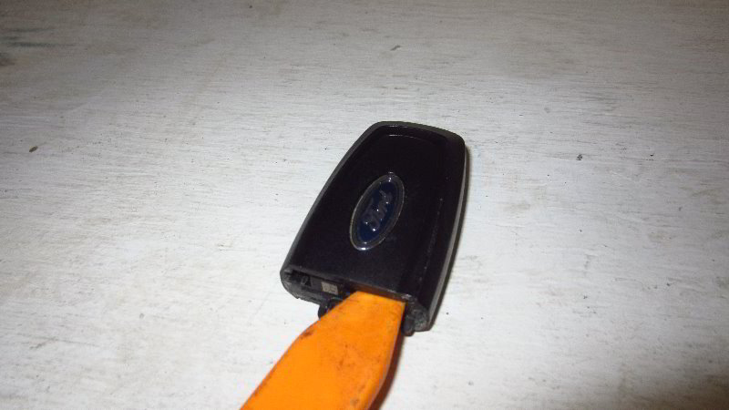 2015-2019-Ford-Edge-Intelligent-Key-Fob-Battery-Replacement-Guide-006