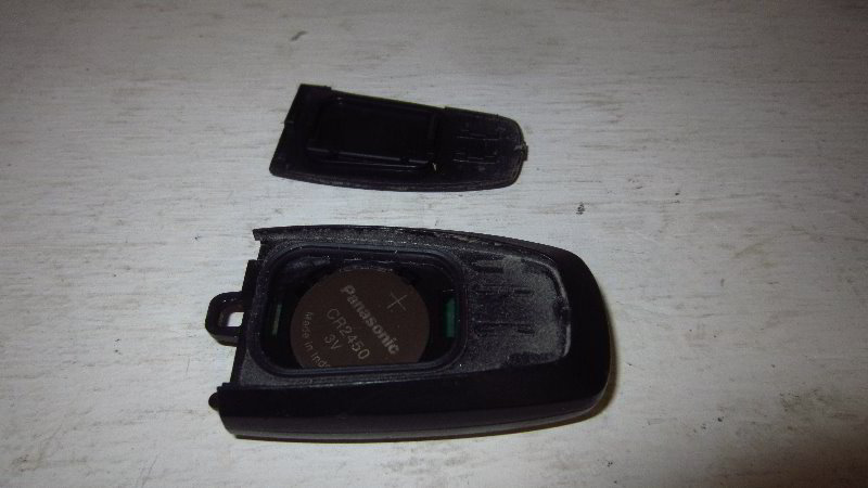 2015-2019-Ford-Edge-Intelligent-Key-Fob-Battery-Replacement-Guide-008