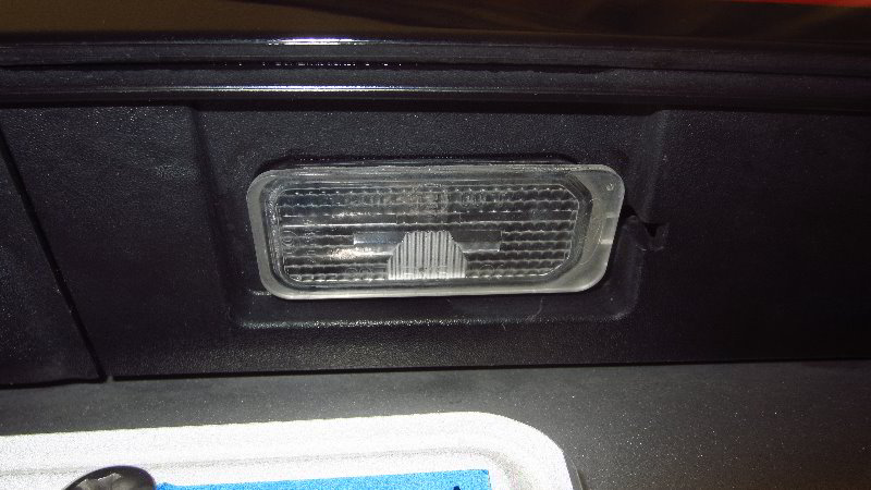 2015-2019-Ford-Edge-License-Plate-Light-Bulbs-Replacement-Guide-002