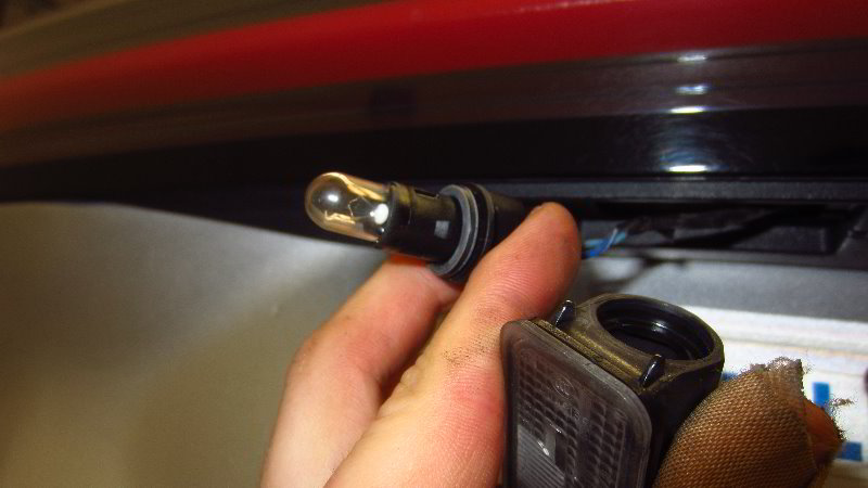 2015-2019-Ford-Edge-License-Plate-Light-Bulbs-Replacement-Guide-010