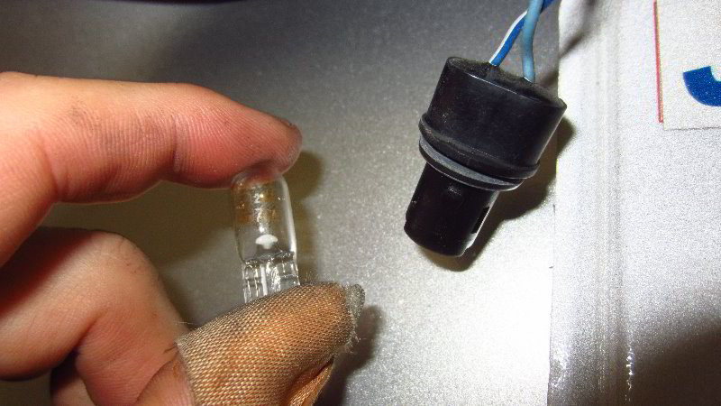 2015-2019-Ford-Edge-License-Plate-Light-Bulbs-Replacement-Guide-011