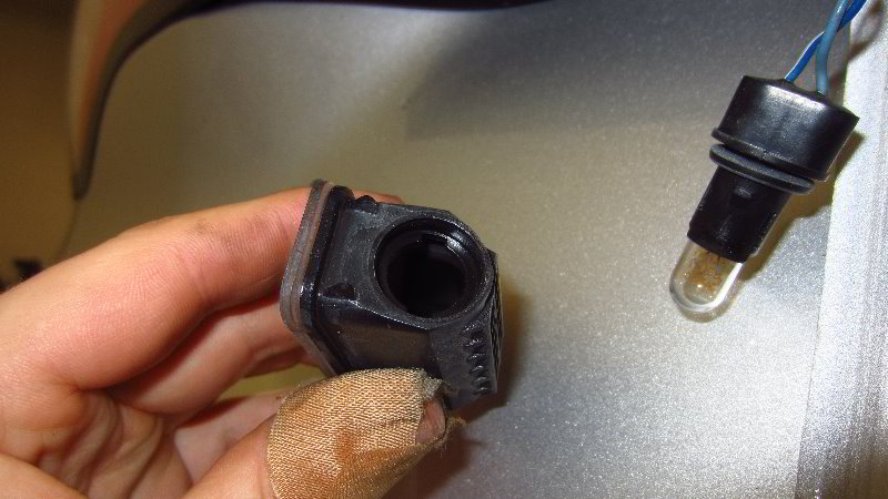 2015-2019-Ford-Edge-License-Plate-Light-Bulbs-Replacement-Guide-014