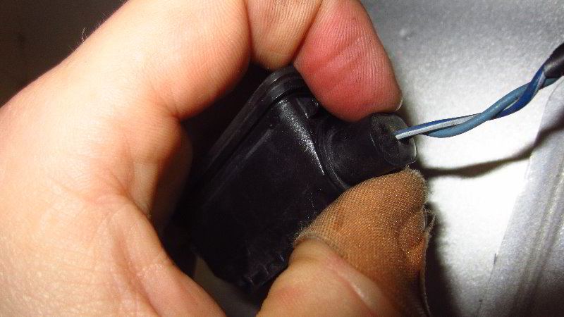 2015-2019-Ford-Edge-License-Plate-Light-Bulbs-Replacement-Guide-015