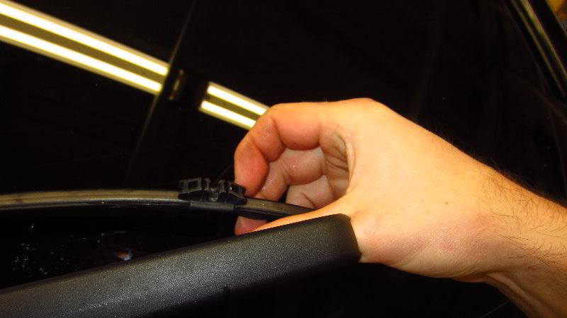 2015-2019-Ford-Edge-Rear-Wiper-Blade-Replacement-Guide-004