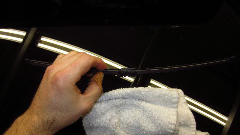 2015-2019-Ford-Edge-Rear-Wiper-Blade-Replacement-Guide-005